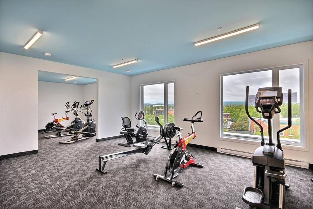 Good Vibes Only -Modern And Spacious 2 Bedroom Condo 4 Beds Free Parking, Gym Quebec City Exterior photo